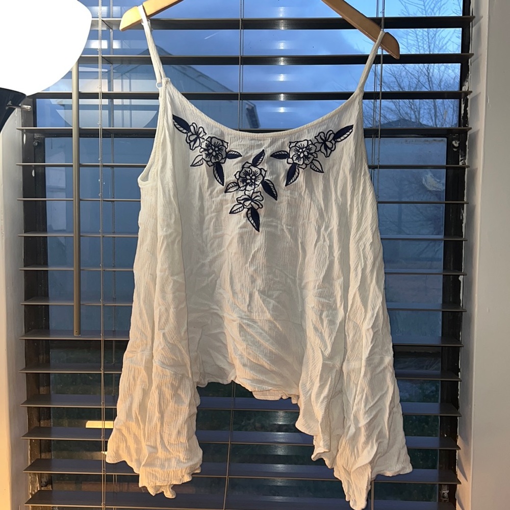 Flowing white tank top with dark blue flower embellishment 🦋💙🐬🥏🔵